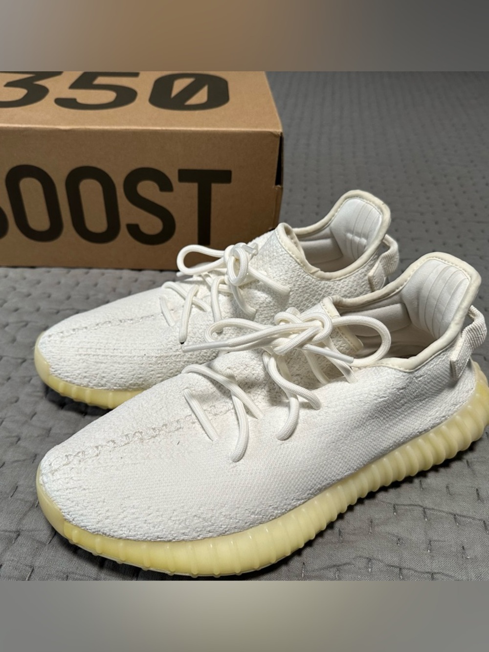Yeezy Boost 350 V2 - Size 9 Box Included